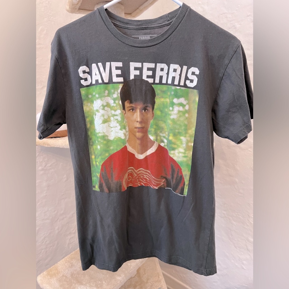 Women’s size small Save Ferris vintage T-shirt